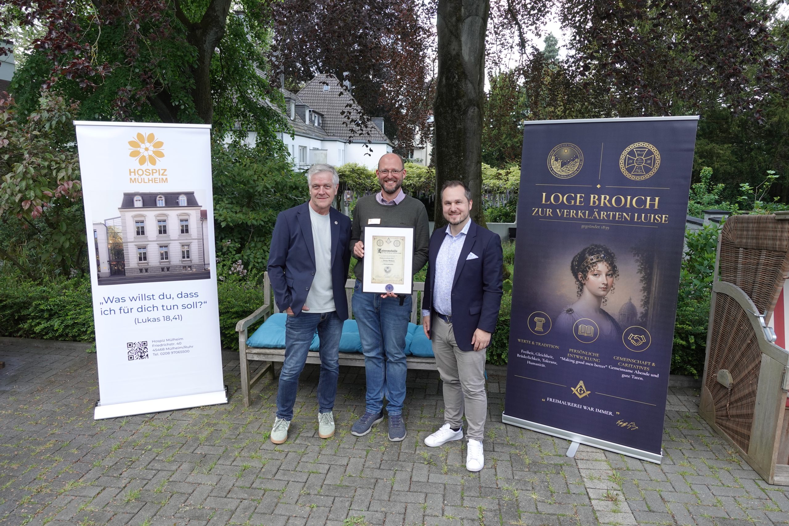 Mülheimer Brüder überreichen erstmals Luisen-Medaille